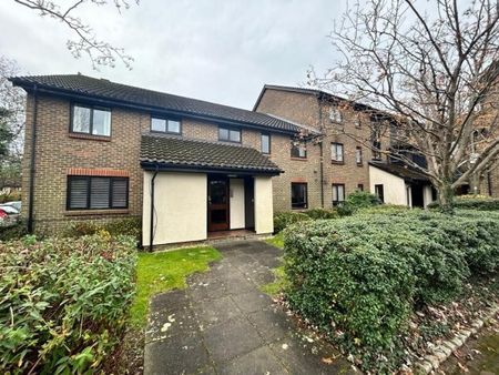 Horley 2 bedroom flat to rent - Photo 2