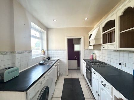 Gorseway, Romford, RM7 0SA - Photo 2