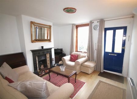 2 bedroom end of terrace house to rent - Photo 2