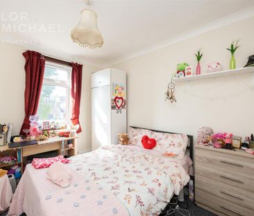4 bedroom terraced house to rent - Photo 6