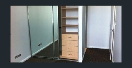 Wonderful Large Apartment! 2 spacious Bedroom + study! One master with ensuite! Heart of Epping! - Photo 2