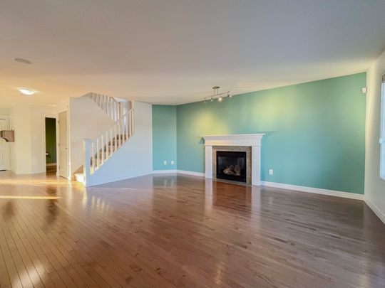 Spacious 5 Bed 4 Bath Home In South Terwillegar | Double Garage | Fire Pit - Photo 1