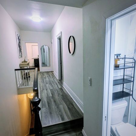 For Lease - 206 Bathurst Street, Toronto, Ontario - Photo 5