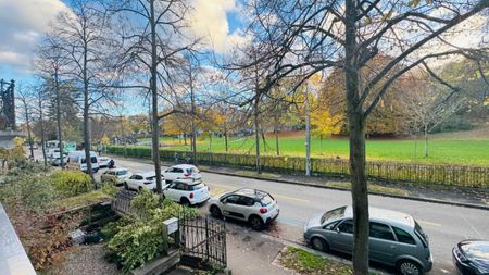 SCHÖNE 2.5 ZIMMERWOHNUNG MIT BALKON LIFT UND KELLER PER 1.11.2025 - Photo 3
