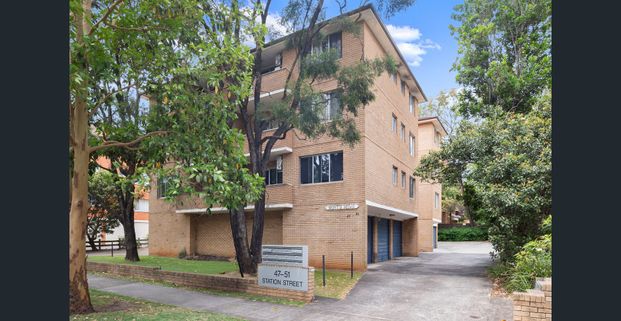 Renovated 2 bedroom apartment with a leafy outlook - Photo 1