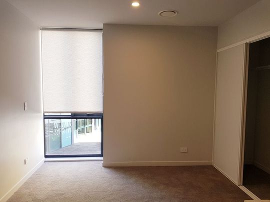 Cozy studio unit in brand new apartment - Photo 1