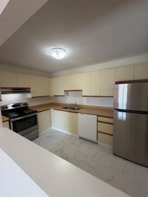 Lakeside Court — 1 Bedroom - Photo 1