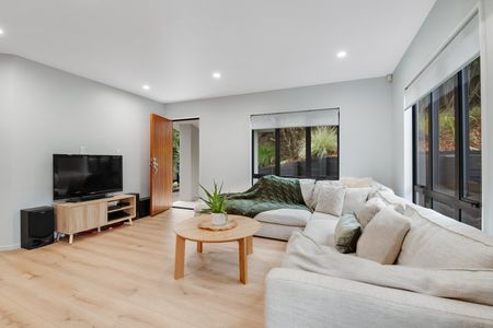 WHAT A STUNNER-CENTRAL OREWA-4 BEDROOMS - Photo 3