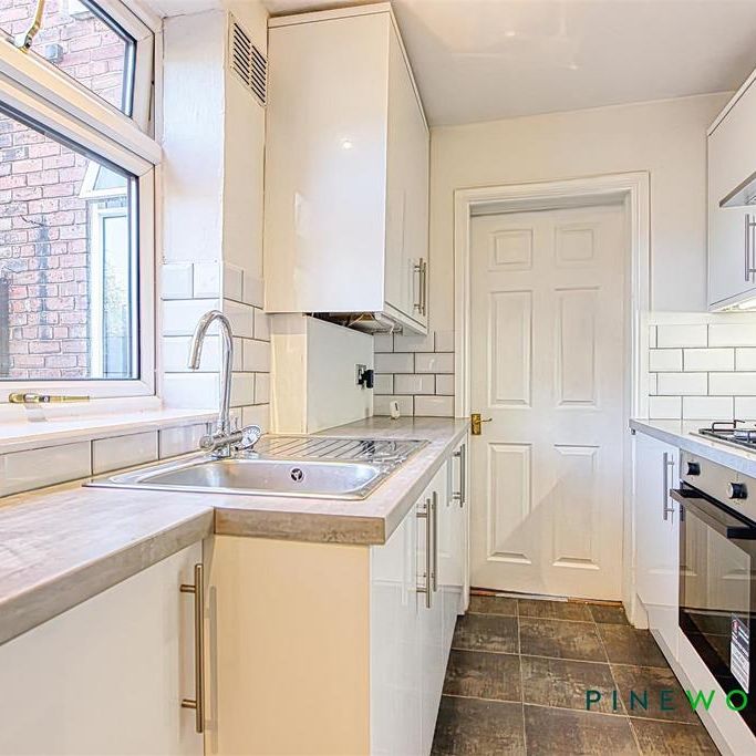 2 bedroom end of terrace house to rent - Photo 1