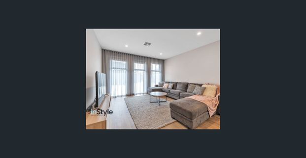 Modern 3 Bedroomed Family Home - Photo 1