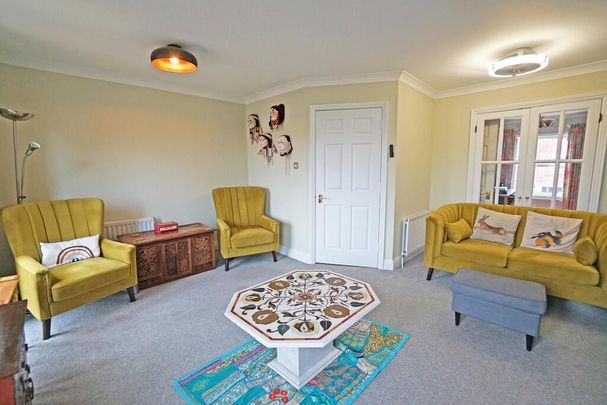 House - Townhouse For Rent Captains Row, Portsmouth - Photo 1