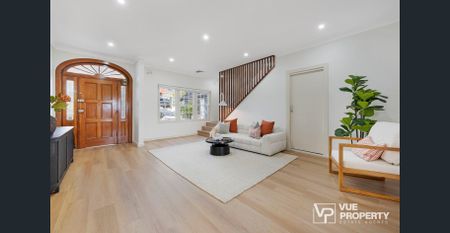 Charming Family Residence on Expansive Parcel - Photo 2