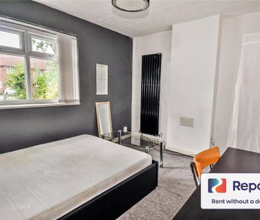 4 bedroom semi-detached house to rent - Photo 5