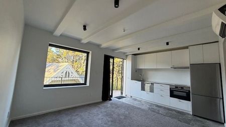 Small but perfectly formed and warm - Photo 2