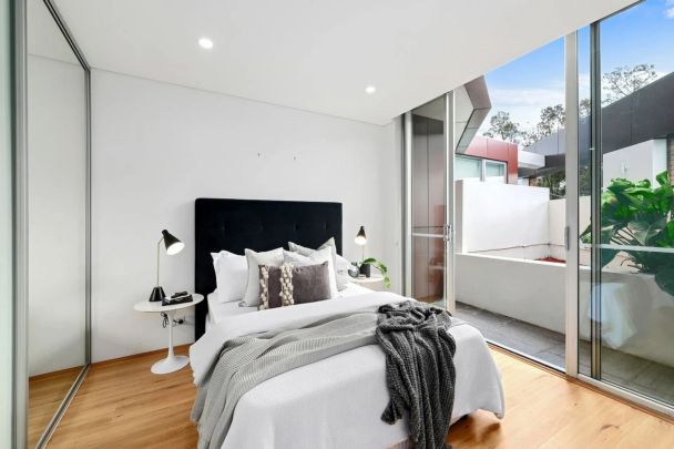 Clever design, views and privacy - Photo 1