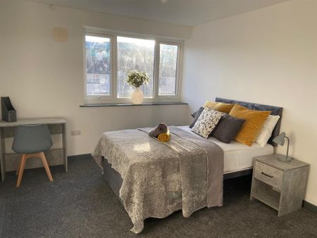 4 bedroom Student Flat to rent in Bridge View House, 15-23 City Road, Newcastle Upon Tyne - Photo 4