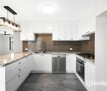 Beautiful Spacious 3 Bedroom Home - Available Now! - Photo 5