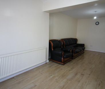 3 bedroom maisonette to rent - Photo 2