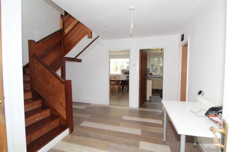 1 bedroom in a house share to rent - Photo 2