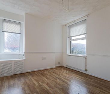 3 bedroom end of terrace house to rent - Photo 5
