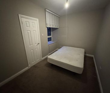 3 bedroom flat to rent - Photo 6