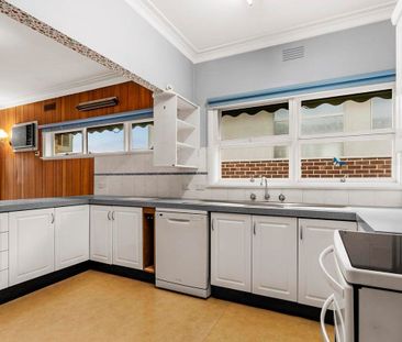 Four Bedroom Family Home - Photo 4
