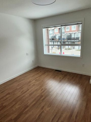 3 bed/2.5 bath Townhouse in Glenmore - Photo 2