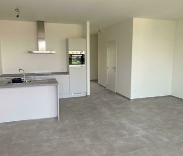 Recent appartement met 2 slaapkamers, parking en zonnig terras - Photo 3