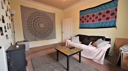 8 bedroom House in & 199 Cardigan Lane, Leeds - Photo 4