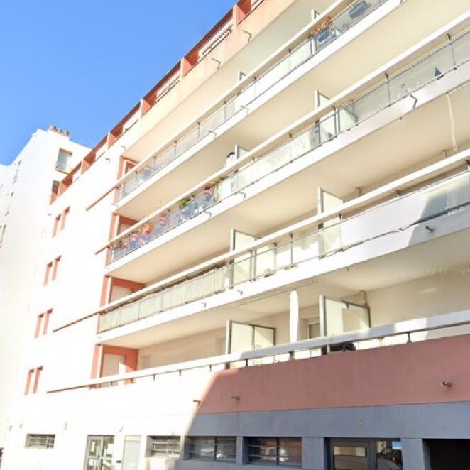 Location Appartement 3 pièces 67m² MARSEILLE 10ème - Photo 2