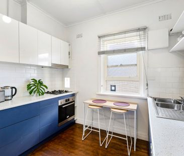 Charming Art Deco Apartment with Modern Touches – Perfectly Located! - Photo 1