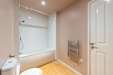 3 bed apartment to rent in Warton Terrace, Heaton, NE6 - Photo 3