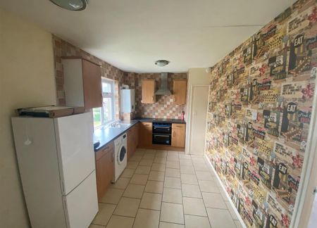 Long Close Avenue, Allesley Village, Coventry - Photo 4