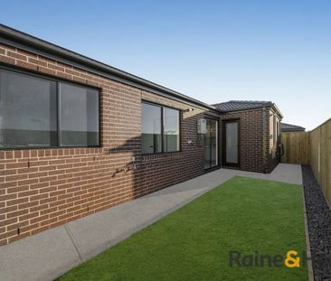 Modern family living in the heart of Mickleham! - Photo 4