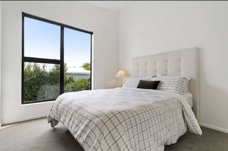 Modern 3 bedroom townhouse in Milford - Photo 3