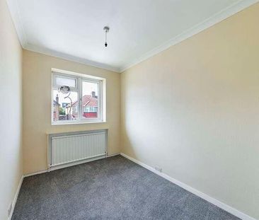 West Mead, Ruislip, HA4 - Photo 2