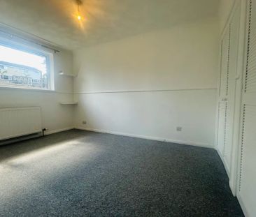 Frobisher Drive - Photo 4