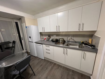 Room in a Shared House, The Limes Avenue, N11 - Photo 4