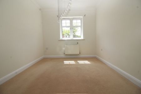 3 Bedroom Town House - Photo 2