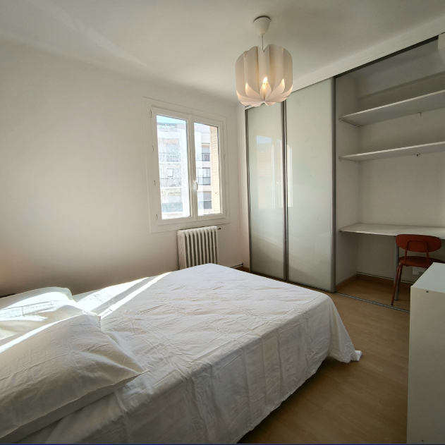 Chambre dans un joli T4 - Léon Bourgeois - 83100 Toulon - Photo 1