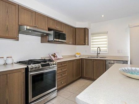 For Lease - 17 Raithby Crescent Unit# Main Floor, Ajax, Ontario - Photo 3