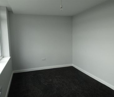 2 bedroom penthouse to rent - Photo 5