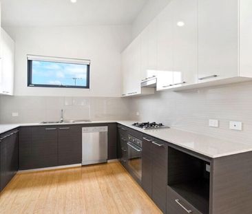 14 Aviary Grove, Thornbury VIC 3071 - Townhouse For Rent | Domain - Photo 3