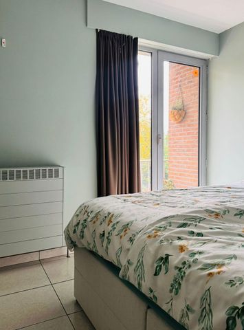 Gelijkvloers 3 slaapkamer appartement met grote garage. - Foto 3