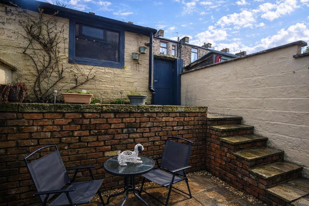 3 bedroom terraced house to rent - Photo 1