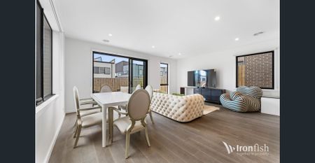 Fully Furnished Modern Family Home in a Premium Location - Photo 3