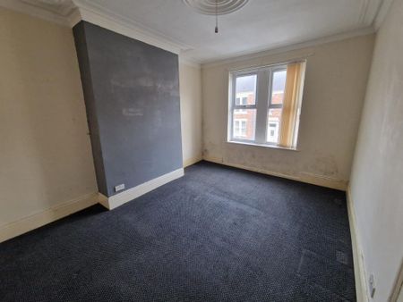 3 bedroom flat to rent - Photo 4