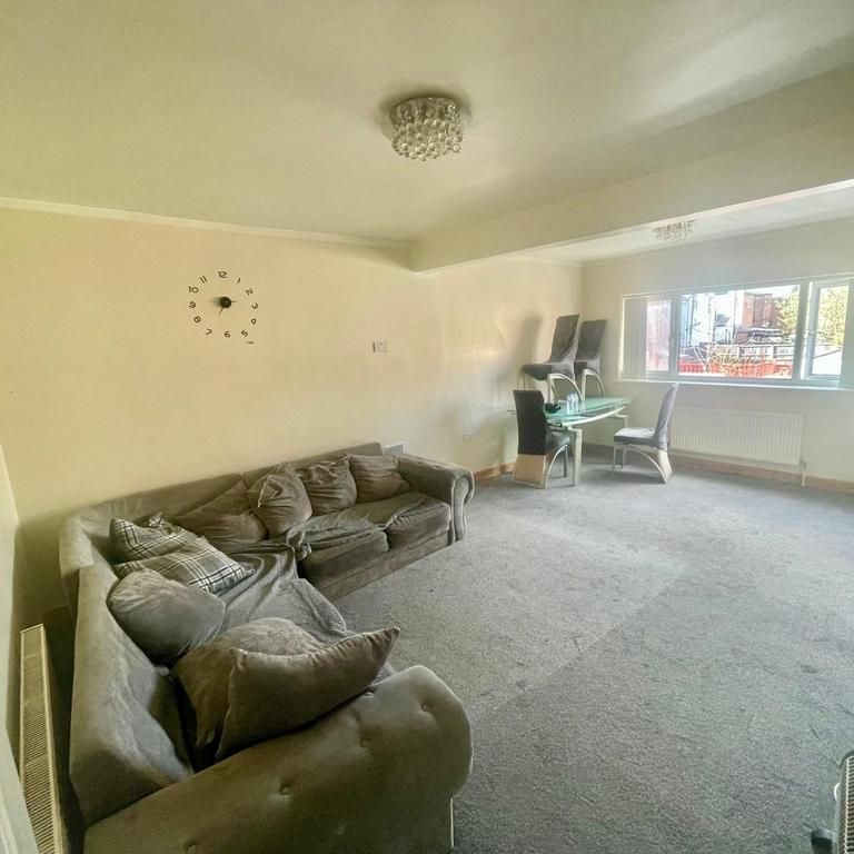 3 bedroom semi-detached house to rent - Photo 1