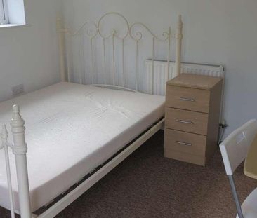 Bedroom Semi Detached House In Ensbury, BH10 - Photo 2