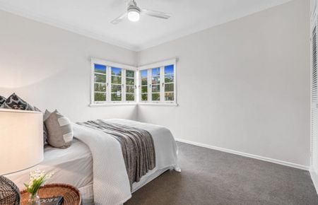 Renovated, Great Location, Air Con - Photo 2